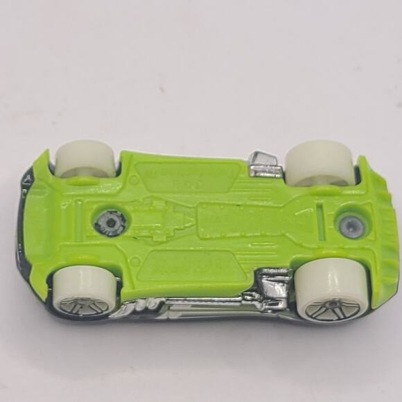 2010 Mattel Hot Wheels HW Twinduction Car Black Green Tint and Base - Picture 5 of 5